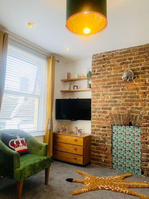 Funky 2 Bedroom Apartment In Town Centre Гастингс Экстерьер фото