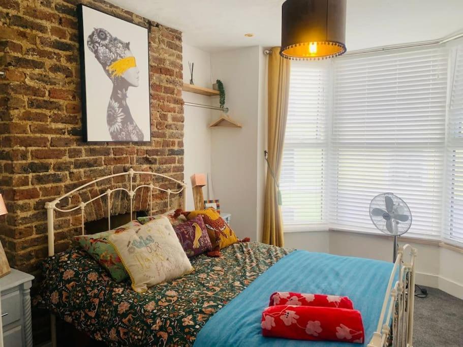 Funky 2 Bedroom Apartment In Town Centre Гастингс Экстерьер фото