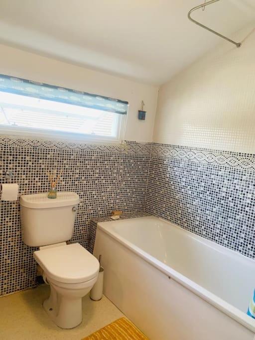 Funky 2 Bedroom Apartment In Town Centre Гастингс Экстерьер фото