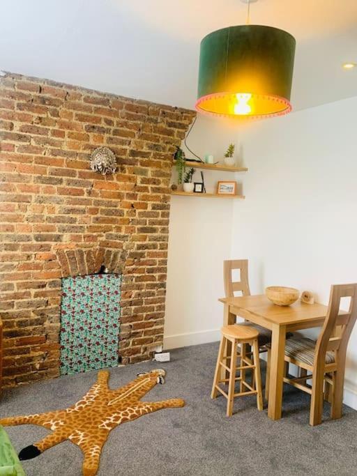 Funky 2 Bedroom Apartment In Town Centre Гастингс Экстерьер фото